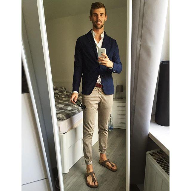 Gizeh style Birkenstocks on a guy, what?