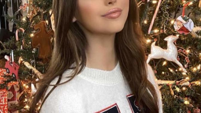 Straight up... Do you think Loren Gray wears a fuck ton of makeup?