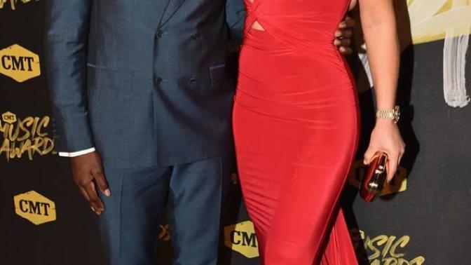 How do white guys feel about how Lindsay Vonn proposed to her black boyfriend?