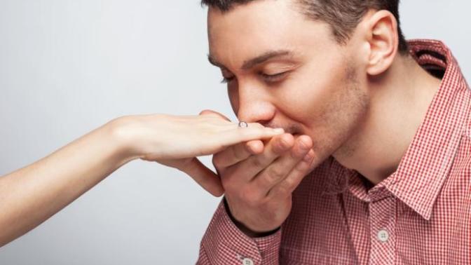 Girls, do you like it when guys kiss your hand and how would you respond if they did?