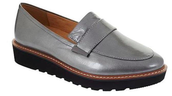 What kind of outfit, would look good with these shoes?