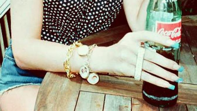 Do men find jewelry on a woman attractive or unattractive?