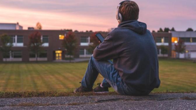 Would you rather your partner be a loner or should they have a lot of friends AND WHY?