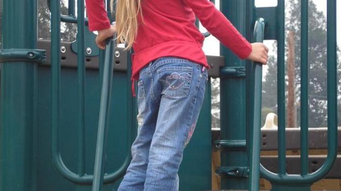 Do you think this girl with a design on her bottom right pants leg is fashionable and what design is it?