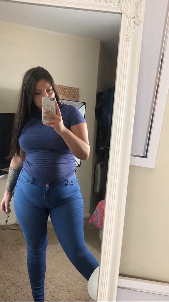 PLEASE XXX 1. GIRLS OPINION ON IF THIS WAS YOUR FIGURE. 2. GUYS: WOULD YOU DATE OR BE EMBARESSED OF GOING ON A DATE WITH A GIRL THIS SIZE /CLOTHES?