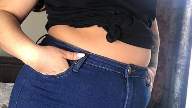 PLEASE XXX 1. GIRLS OPINION ON IF THIS WAS YOUR FIGURE. 2. GUYS: WOULD YOU DATE OR BE EMBARESSED OF GOING ON A DATE WITH A GIRL THIS SIZE /CLOTHES?