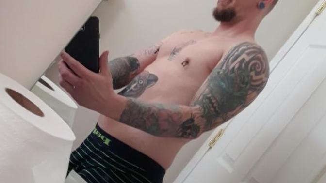 Tattoos and piercings ya or na?