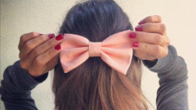 HAIR BOWS: What Do You Think Of Girls Who Wear Bows in Their Hair?