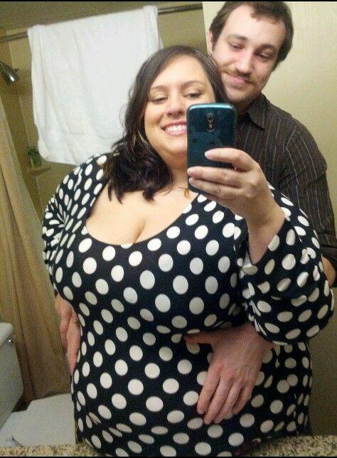 Girls, would you date someone the same weight as you or would you only prefer someone those weight that you choose?