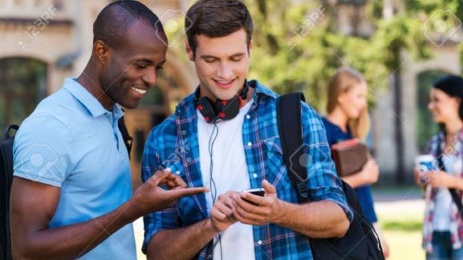 Do guys show their girlfriend's nude pictures to their friends?