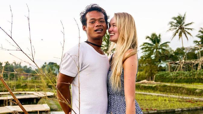 What would make a pretty white girl marry a short ugly 3rd world guy?