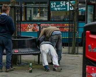 Why do people find sweatpants attractive when its only scum that wear them?