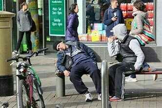 Why do people find sweatpants attractive when its only scum that wear them?