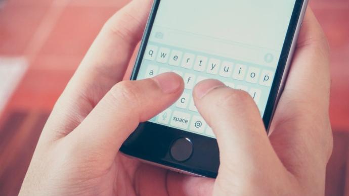 How do you start a conversation with a girl on a dating app?
