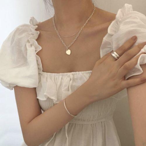 Does anyone still like feminine/girly girls?