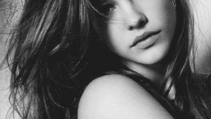 What physical and personality traits would the ideal girlfriend have?
