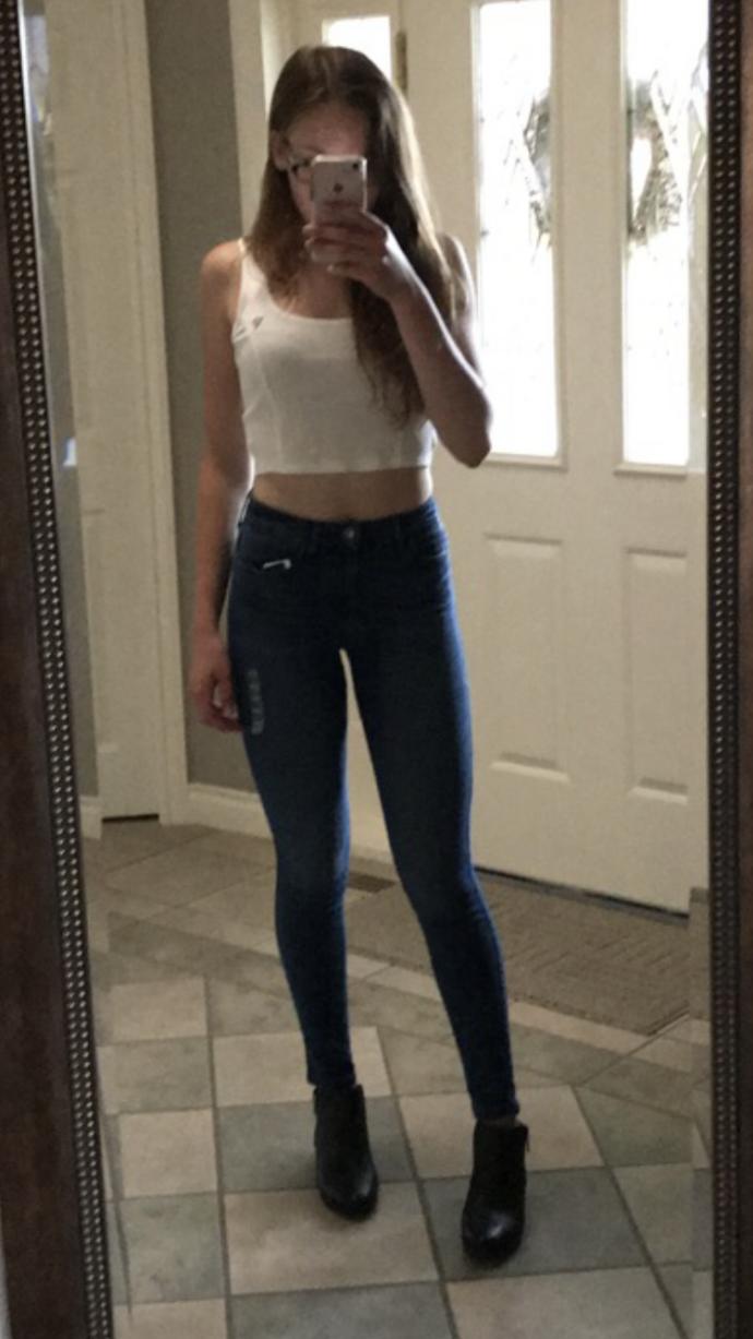 Which of these two girls has a more attractive body? Why?