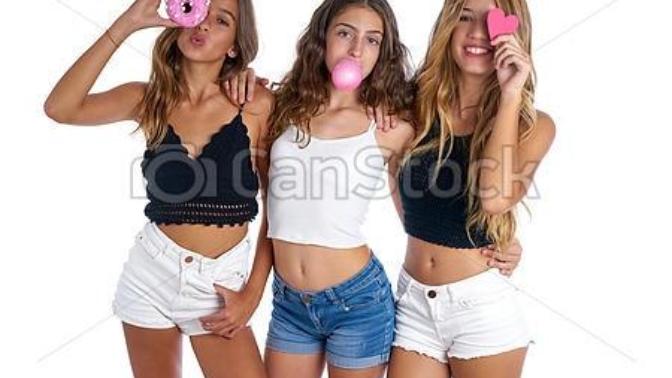 Hey y’all are there a lot of pretty girls and hot girls in college?