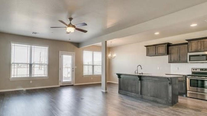 If you were a college student, would you rather live in a house or an apartment?