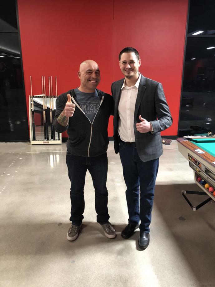Who else thinks Kyle Kulinski is much better than the goofballs at the mainstream media?