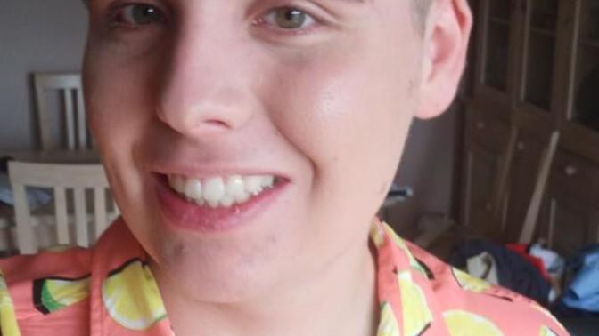 Girls, what do you think of guys who wear makeup?