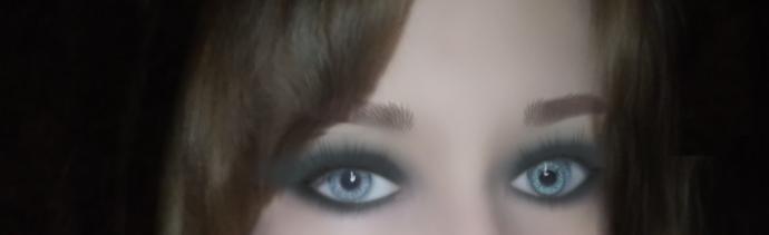 Would you date someone with heterochromia iridum/iridis?