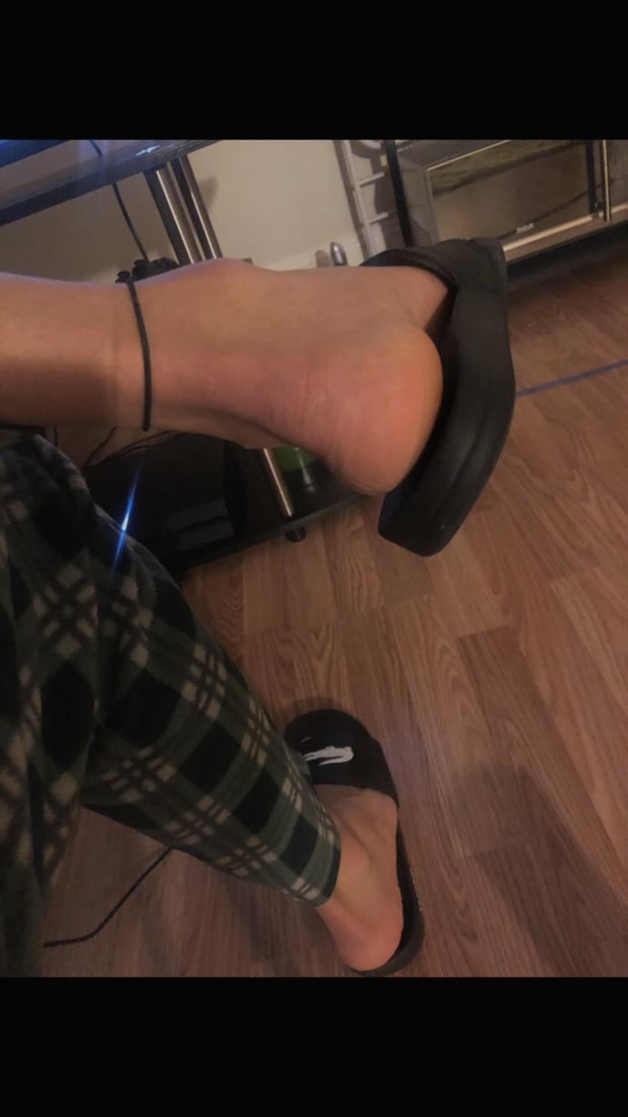 Does Sitting Crosslegged Make Men Look Feminine?
