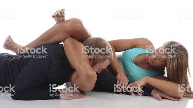 Can woman beat men in wrestling?