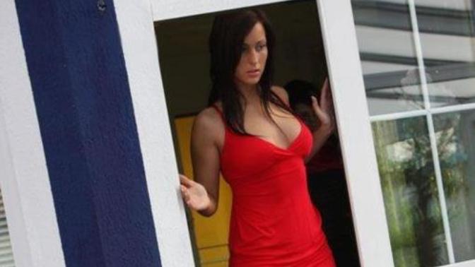 Are men put off by 6 foot tall women?