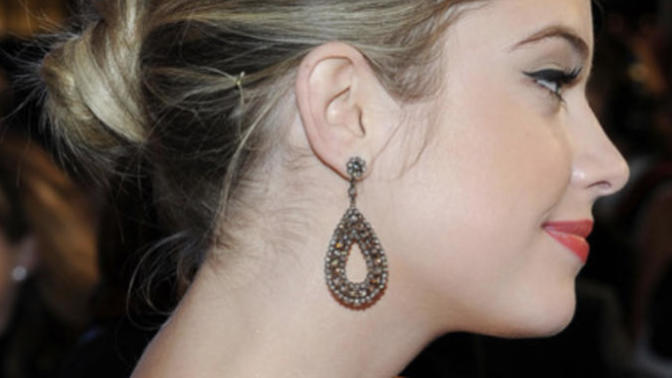 Do you prefer a soft or sharp jawline on girls?