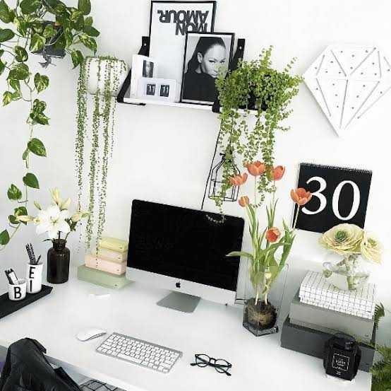 How to decorate my work desk?