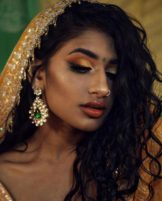 Do you like women with strong jawlines or you just dont mind? Do you find it sexy or interesting?