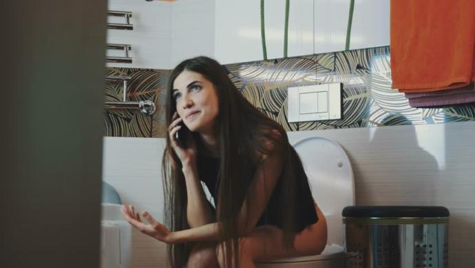 YES, IM SERIOUS! ... Have you ever been on the phone with someone, and then you heard the toilet flushing?