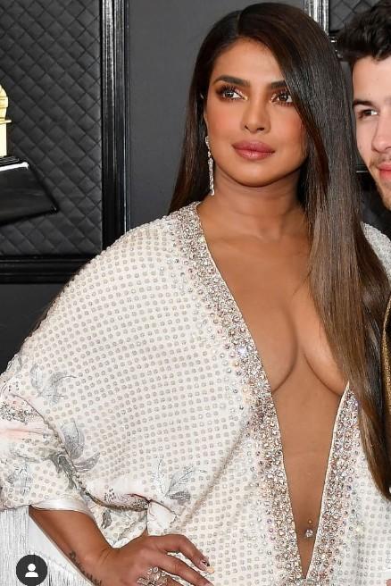 What you think about Priyanka Chopras 2020 grammy award function dress?