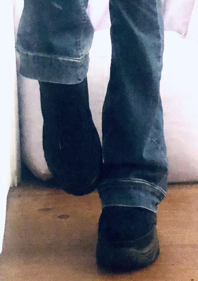 WEAR ME πΉπΉπΉ RETURN ME π₯π₯π₯ EXCHANGE ME for color black. {Iβm navy blue , suede winter bubble sneakers }?
