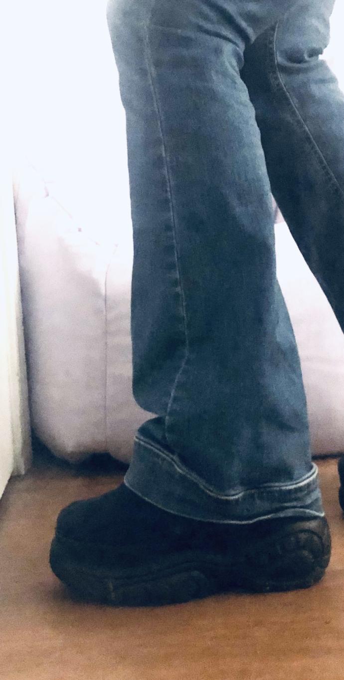 WEAR ME πΉπΉπΉ RETURN ME π₯π₯π₯ EXCHANGE ME for color black. {Iβm navy blue , suede winter bubble sneakers }?
