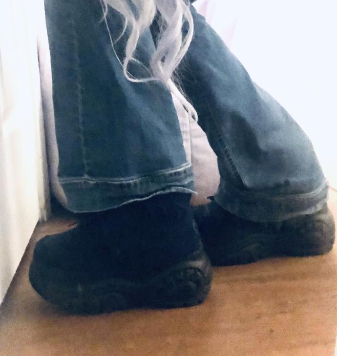 WEAR ME πΉπΉπΉ RETURN ME π₯π₯π₯ EXCHANGE ME for color black. {Iβm navy blue , suede winter bubble sneakers }?
