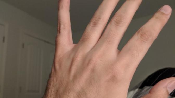 What do girls like or dislike about guys hands?