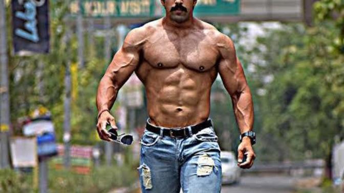 Which type of physique do women prefer more in men?