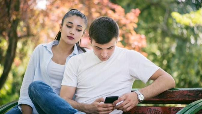 Girls, Would You Be JEALOUS or Not Like It if Your Boyfriend/Husband was Making FRIENDS with a YOUNGER Pretty GIRL & was Texting her and so forth?