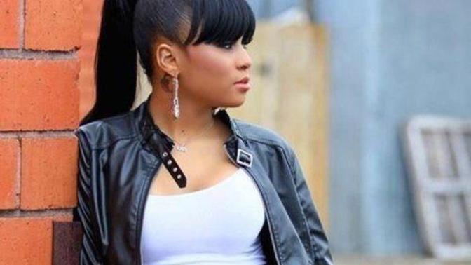 Would you prefer to date a curvy or a skinny girl?
