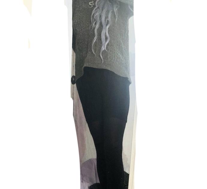What Is the “ sluttiness” Difference between leggings, and short skirt with leggings... 1-10 how “ slutty” is the outfit below, without the skirt?