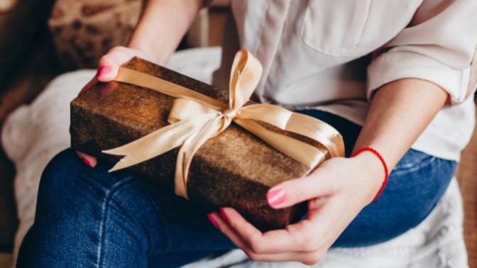 Do you still keep the gifts you got from exes?