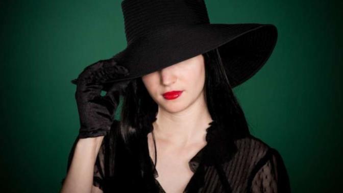 Are mysterious/private people more attractive?