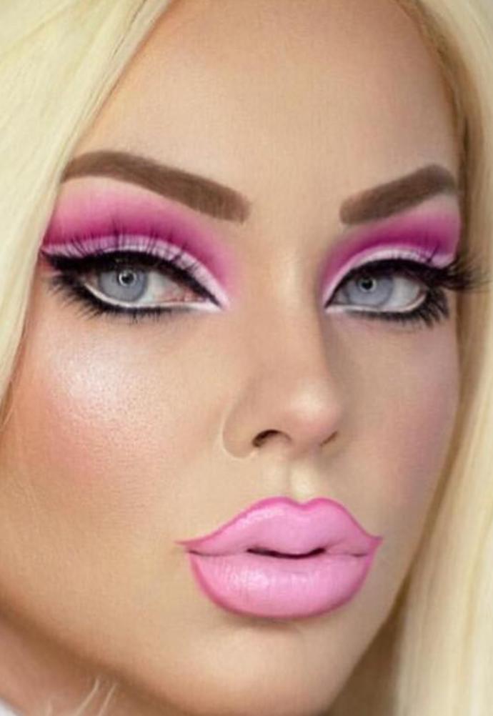 Which makeup would suit me for a night out clubbing? 💄💋 or neither?