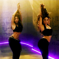Who did it better at the Superbowl Half Time Show: Shakira or Jennifer Lopez?