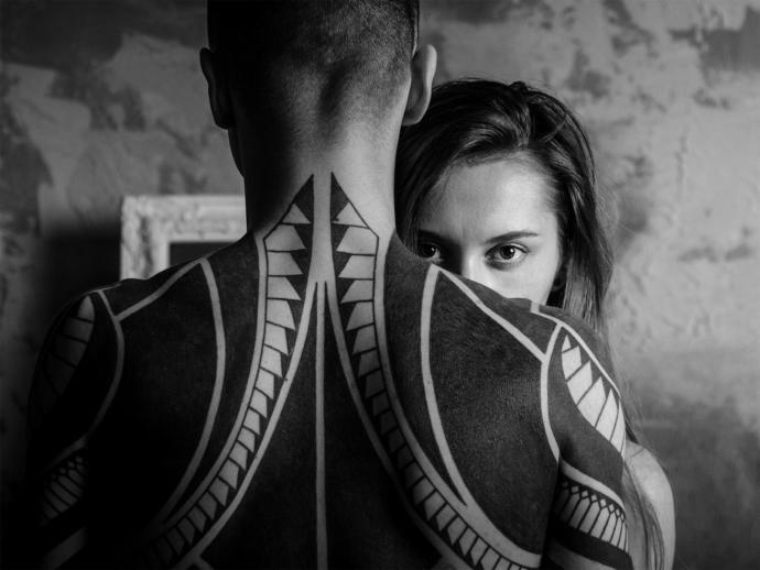 Are women more deceiving than men are?