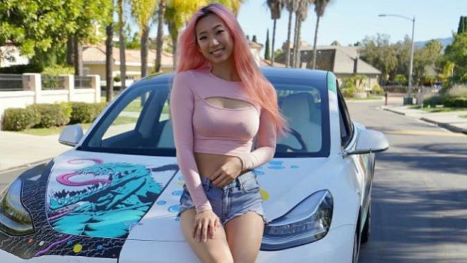 Would you date someone with pink hair?