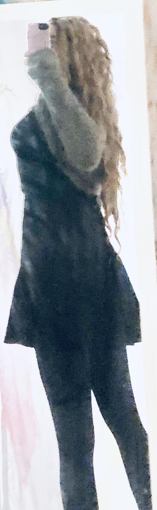 “Honey blond curly” Sorry- lighting is really bad. I’ll try again tomorrow. I wanted to post tonight Bc I just sorted it out first time ever🤷♀️🙂?