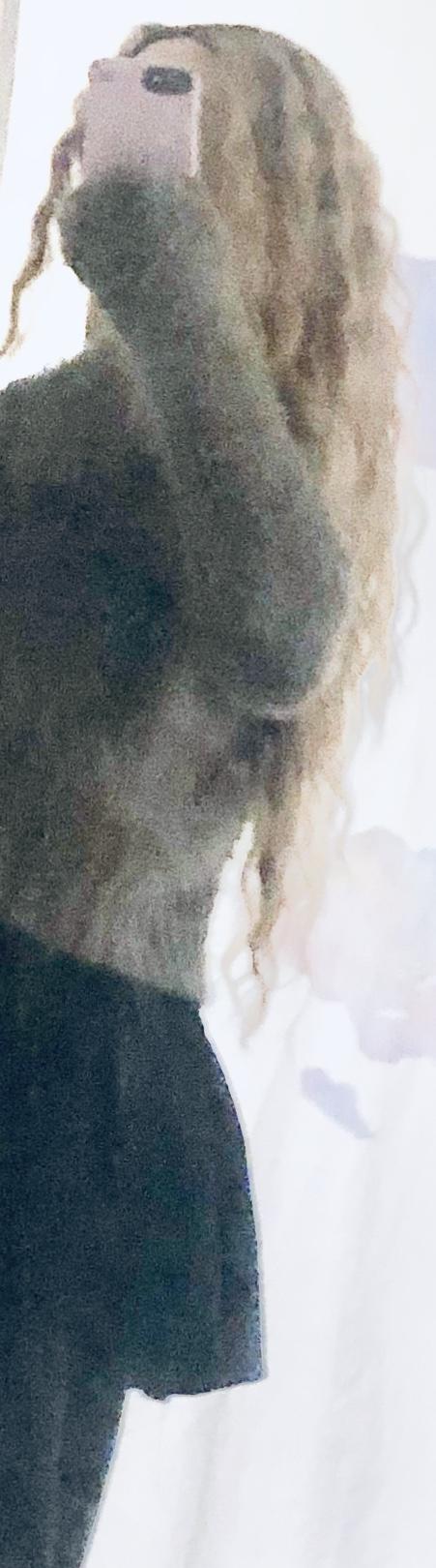 “Honey blond curly” Sorry- lighting is really bad. I’ll try again tomorrow. I wanted to post tonight Bc I just sorted it out first time ever🤷♀️🙂?